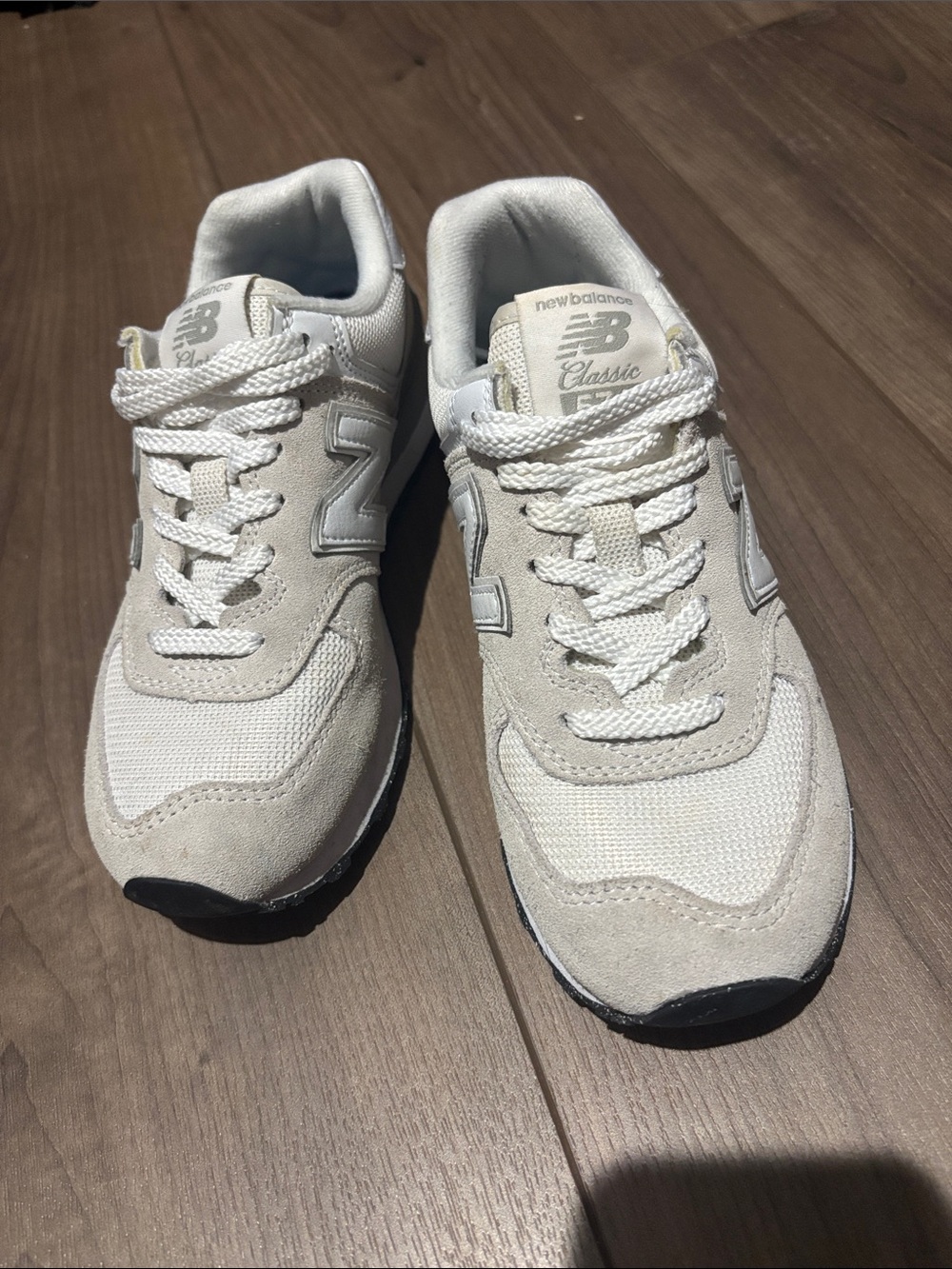 New Balance 574 women’s 6 Gray Sneakers - Picture 2 of 7